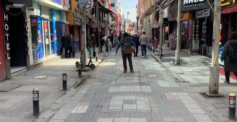 Bakırköy Belediye Başkanı’na Engelli Bireyler İçin Sarı Çizgili Yollar Tren Yolu Gibi Olduğunu Biliyor musunuz ?