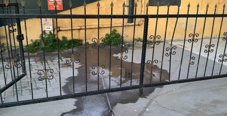 Çardak Restoran Yöneticisine, Komşu Haklarını Unutmayın!