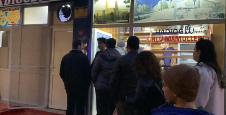 Bakırköy Hadıoğlu Fırın, kapınızda kuyruğa giren müşterinizin kıymetini bilin!