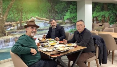 Evde Yalnız Kalan Büyüklerinize Bekçilik Değil, Yaşam Kalitesini Artırın!