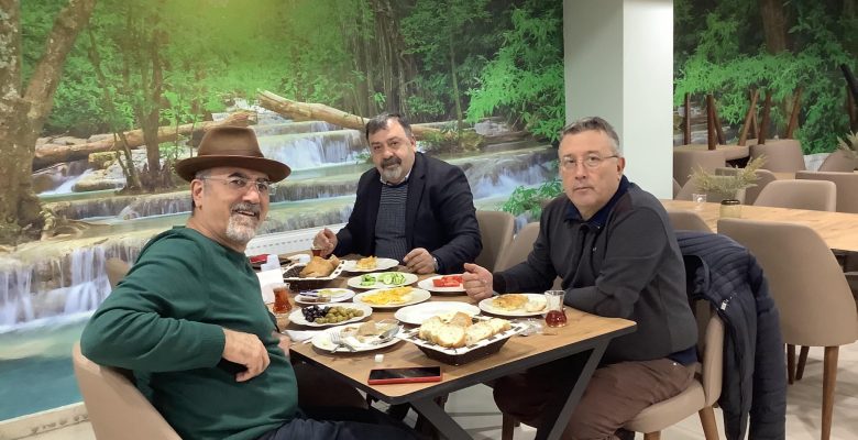 Evde Yalnız Kalan Büyüklerinize Bekçilik Değil, Yaşam Kalitesini Artırın!