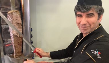 Öğrenciler Bakırköy’ün Elçileridir! Öz Saray Kebapçı Şemsettin Usta’dan Öğrencilerimize Özel Menü! 2Kişi Gelin 1 Kişi Ödeyin 