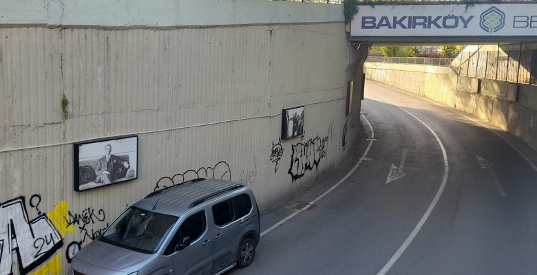 Sayın Bakırköy Belediye Başkanı, Atatürk Küçük Fotoğrafları Bakırköy’e Yakışmıyor? Atatürk’ün Halkı Dinleyen Fotoğrafı Duvara Büyük Yakışır?
