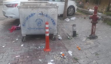 Bakırköylüler, Lütfen Çöp Konteynerlerine Dikkat Edelim! Bu Görüntüler Bakırköy’e Yakışıyor mu?