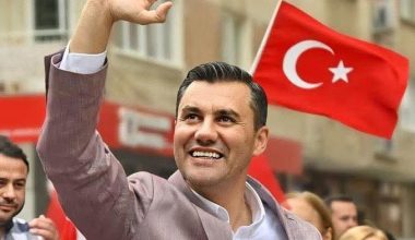 Manisa Büyükşehir Belediye Başkanı Ferdi Zeyrek Vefat Etti