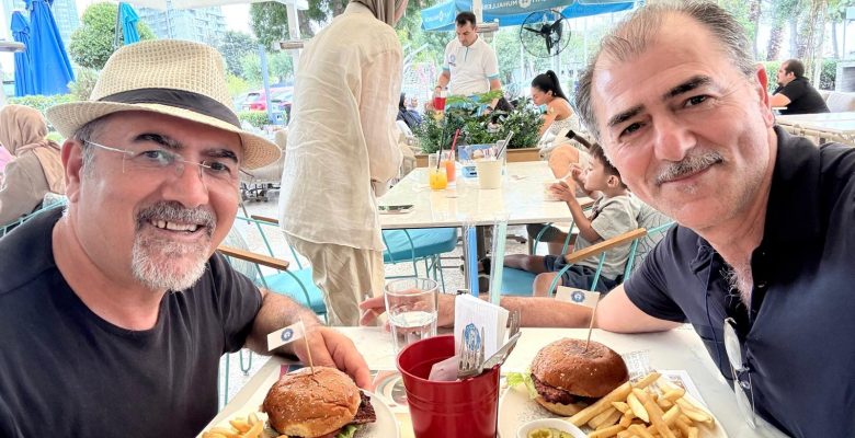 Fransa’dan Gelen Kardeşimle Bizim İçin Bir  Bayram Sabahı: Ali Asker Karabağ ile Yarım Asırlık Kardeşlik Hikâyesi