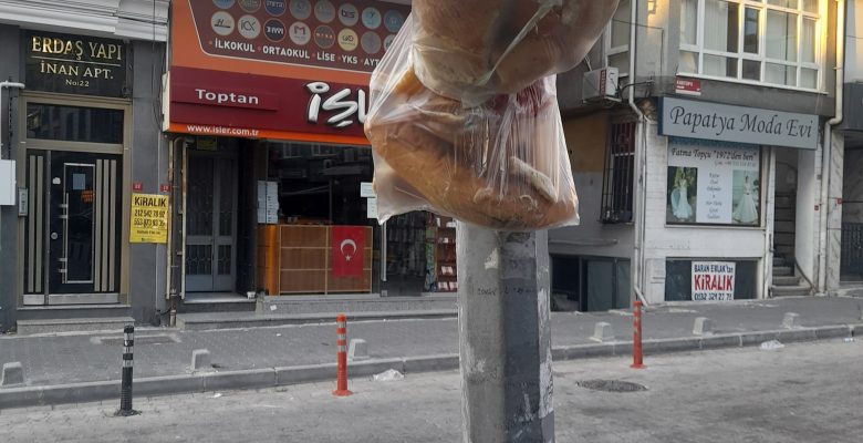 Mor Sümbül Sokağı’nın Direğine Ekmek Asan Kim?