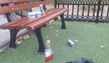 Parklarda Oturup Yiyip İçtikten Sonra Ardından Temizlemeyenlere Çağrı