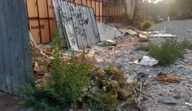 Bakırköy İncirli Caddesi’nde Tehlike: Yıkılan Binalar Emniyet Altına Alınmıyor