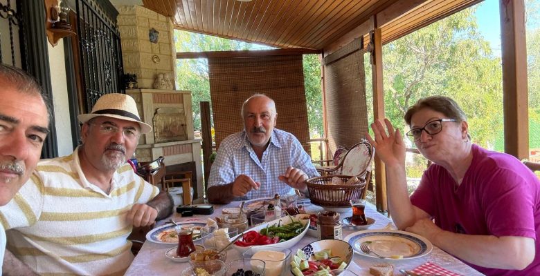 Hala Şengül Sadi’nin Kahvaltısında Aile Bağlarının Dersi
