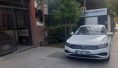 Eğitimcilerden Beklenen Örnek Davranış: Yaya Yoluna Araç Parkı Kabul Edilemez