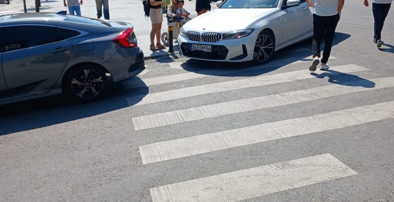 Yaya Yolunu Kapatan Sürücüye Kim Ders Verecek?
