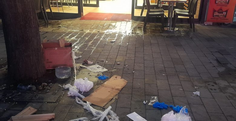 Bakırköy Meydanı’nı Temizleyenlere Hatırlatma: Yiğit Kendine Laf Söyletmez! Bakırköy Meydanı’nı Temizleyenlere Hatırlatma: Yiğit Kendine Laf Söyletmez!