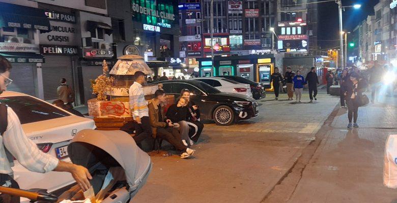 Bakırköy Özgürlük Meydanı Araçlardan Geçilmiyor!