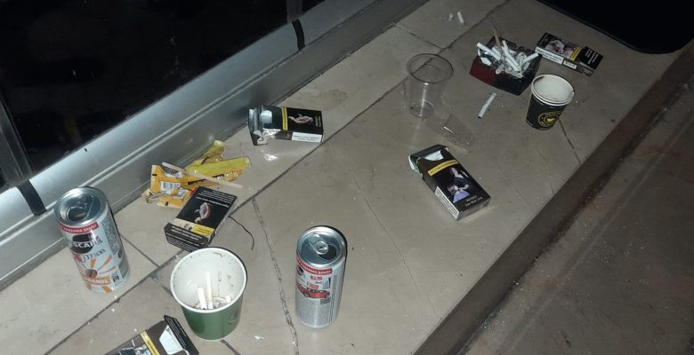 Ebuziye Caddesi üzerinde, zabıta kulübesinin hemen yanında Bu Fotoğraf