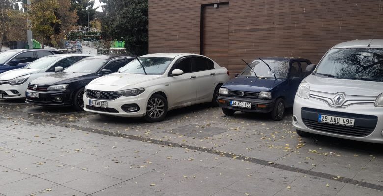 Cumhuriyet Meydanı’nda Araç Parkı Her Geçen Gün Artıyor