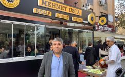 Bugün Mehmet Usta’da Çiğ Köfte Günü! Çiğ köfteler bugün Mehmet Usta’dan ikramdır.
