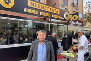 Bugün Mehmet Usta’da Çiğ Köfte Günü! Çiğ köfteler bugün Mehmet Usta’dan ikramdır.