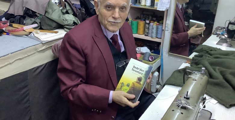 Öğretmen Abdulkadir Dikme’nin “Dededen Torunlara” Kitabı 40 Yıllık Dostlarına Teslim Edildi