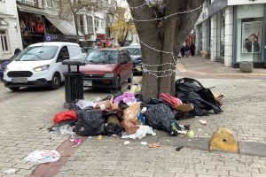 Salı Günü Bakırköy, Yeşilköy, Ataköy ve Florya’da Çöp Görüntüleri Dikkat Çekti