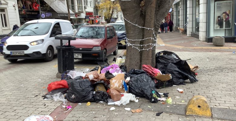 Salı Günü Bakırköy, Yeşilköy, Ataköy ve Florya’da Çöp Görüntüleri Dikkat Çekti