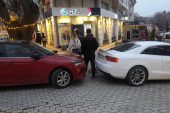 Yeşilköy İstasyon Caddesi’nde Yaya Yolları İşgal Ediliyor