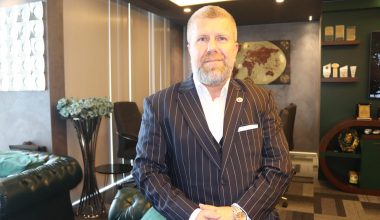 Tüccar Adil Seyhan’dan: “Kötü İnsan Yok, Kötü Bilgi Var”