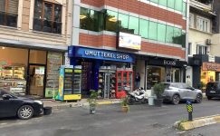 Bakırköy Taşevler Sokak’ta yaya yolunu kapatan engeller — Zabıta neden önlem almıyor? Bakırköy Taşevler Sokak’ta yaya yolunu kapatan engeller — Zabıta neden önlem almıyor?