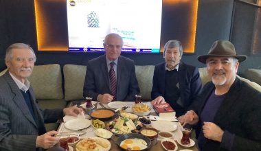 Bakırköy Teras Cafe’de Yazarlar Kahvaltıda Buluştu