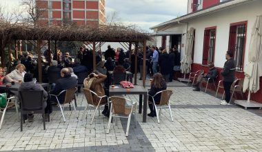 Bakırköy Belediye Başkanı ve Yardımcıları Demokrasi Parkı ve Cumhuriyet Evi’nde Eğlenirken Aksayan Hizmetler