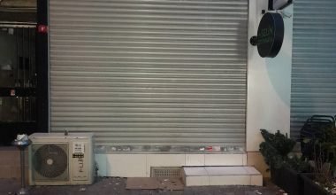 Taşevler Sokağı’nda (Selim Çetinkaya önü) Sigara İzmaritleri Dikkat Çekiyor