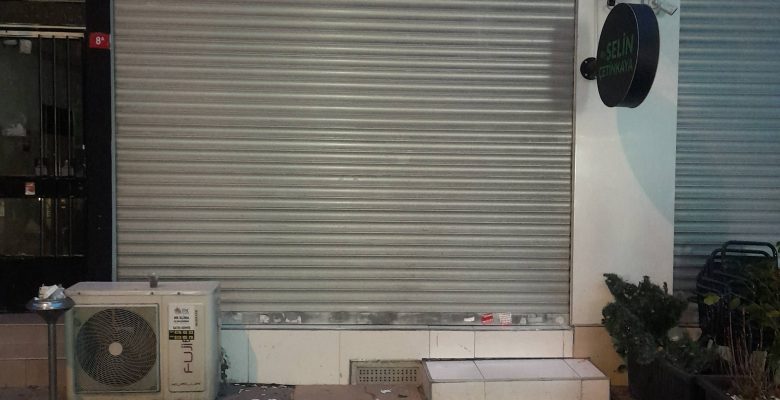 Taşevler Sokağı’nda (Selim Çetinkaya önü) Sigara İzmaritleri Dikkat Çekiyor