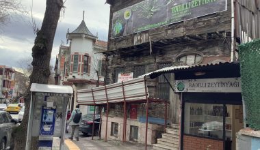 Yeşilköy İstasyon Caddesi’nde Çökme Tehlikesi: Bu Binanın Altında Satış İznini Kim Verdi?