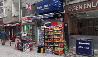 Bakırköy’de Yaya Yolları İşgal Ediliyor, Zabıtalar Göz mü Yumuyor?