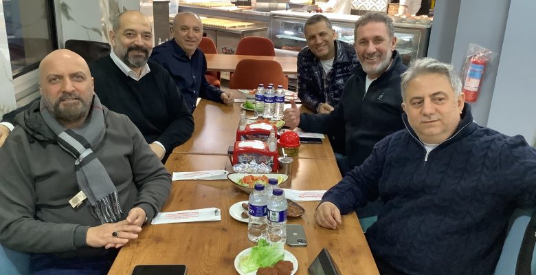 Bakırköy Yahya Kemal Beyatlı Anadolu Lisesi Mezunları 40 Yıl Sonra Mehmet Usta’da Buluştu