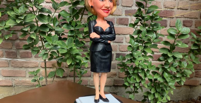 ATV’de Program Yapan Esra Erol Heykel Hikâyesi