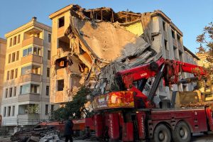 Bakırköy’de Güvenliksiz Yıkım Tehlikesi