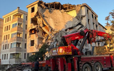 Bakırköy’de Güvenliksiz Yıkım Tehlikesi