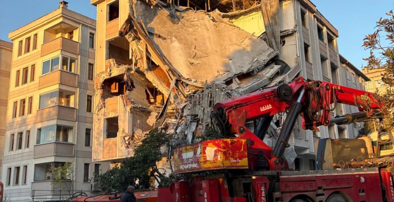 Bakırköy’de Güvenliksiz Yıkım Tehlikesi