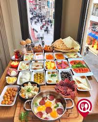 İş İnsanları Kahvaltıda Buluşuyor!