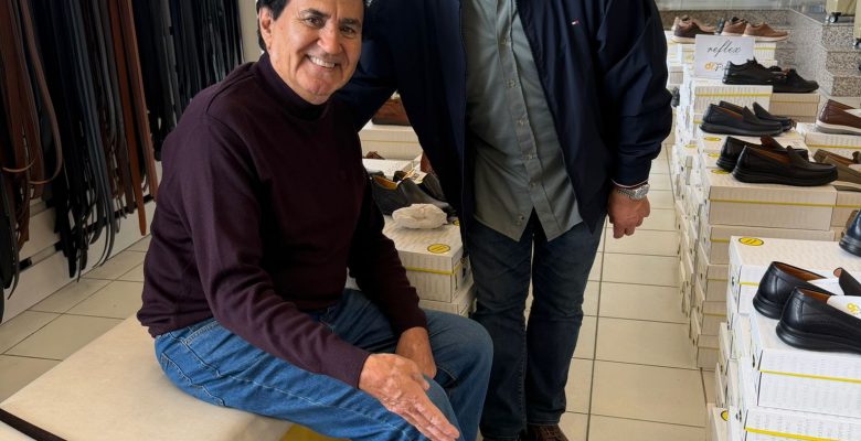 Sanatçı Ali Rıza Binboğa, Üçel Ayakkabı’da Manisa’da Misafir Edildi