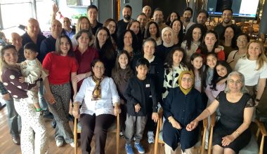 Kars Merkez Cumhuriyet Köyü’nden Merhum İsmail ve Fatma Sadi’nin Çocukları ve Torunları Kahvaltı ‘da Buluştu