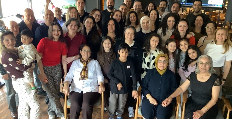 Kars Merkez Cumhuriyet Köyü’nden Merhum İsmail ve Fatma Sadi’nin Çocukları ve Torunları Kahvaltı ‘da Buluştu