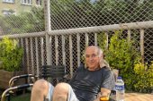 Mehmet Abi Servet Geziyor, Oturuyor… Gözümüz Aydın Mehmet Abi Servet Geziyor, Oturuyor… Gözümüz Aydın