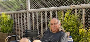 Mehmet Abi Servet Geziyor, Oturuyor… Gözümüz Aydın