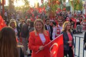 Bakırköy Belediye Başkanı, İşçisiyle El Ele 1 Mayıs’ı Karanfillerle Kutlasaydı…