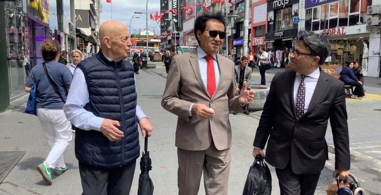 Bakırköy Kanat Önderi Yüksel Akan ve Erdal Subaşı, Sanatçı Ali Rıza Binboğa’yı Bakırköy  İçin Ne Dedi ?
