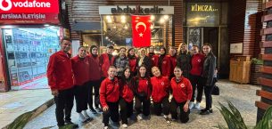Kastamonu Üniversitesi Kadın Ragbi Takımı, Bakırköy’de Abdülkadir Restoran’da Ağırlandı