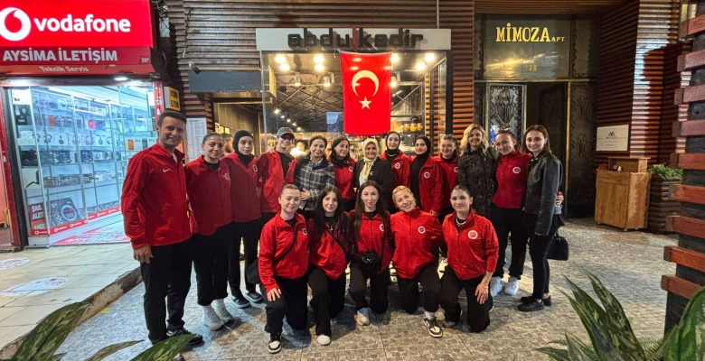 Kastamonu Üniversitesi Kadın Ragbi Takımı, Bakırköy’de Abdülkadir Restoran’da Ağırlandı