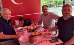 Eczacı Mehmet Sayan’dan Kars-İğdir  Yemeklerinde Piti Ziyafeti